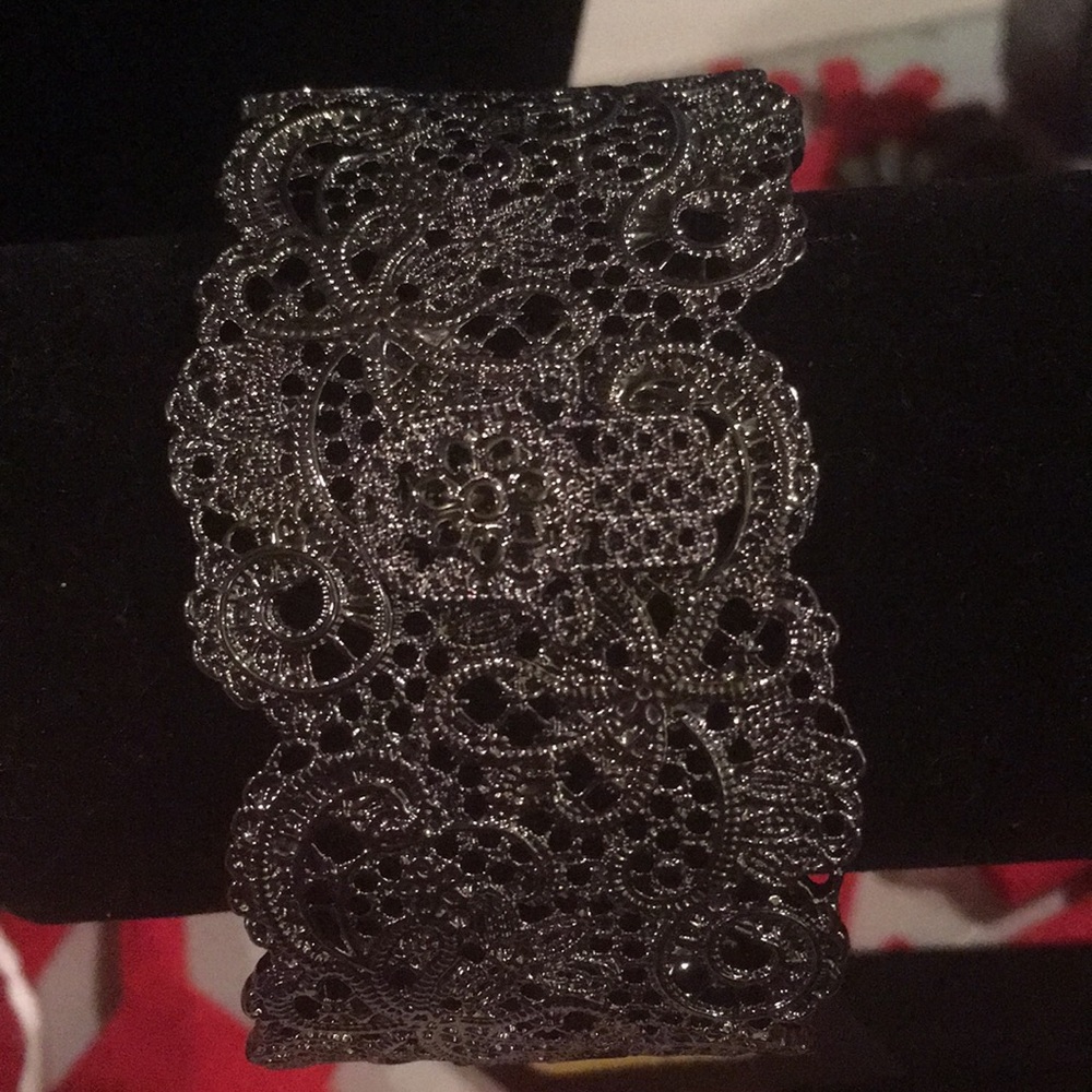 Simply Vera metal lace cuff bracelet, NWT w/ clasp